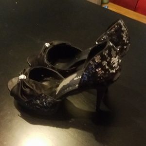 Women high heel 8.5 size black and silver